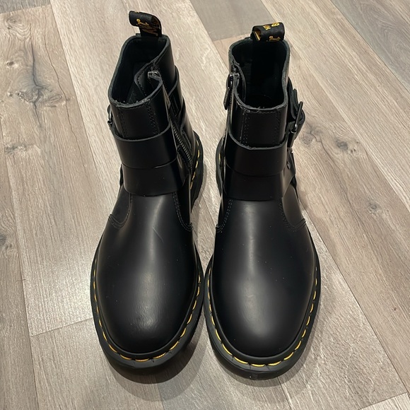 DR. MARTENS JAIMES LEATHER HARNESS CHELSEA BOOTS - Picture 7 of 15